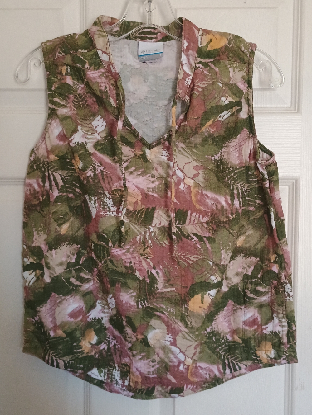EUC Columbia Sleeveless Leaf-Print V-Neck Top in Olive & Mauve Size S